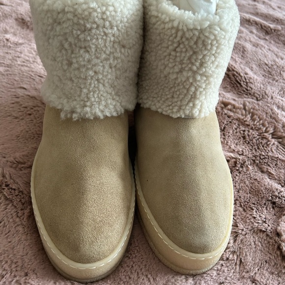 Beautiful shearling Boots - Picture 5 of 11